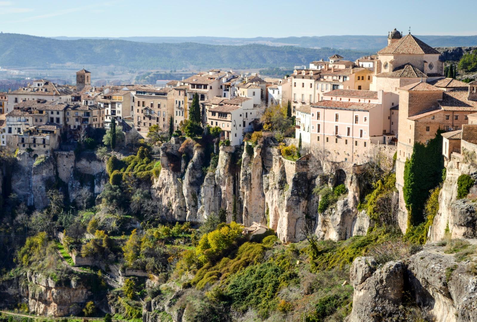 Vista panorámica del casco histórico de Cuenca sobre las hoces
