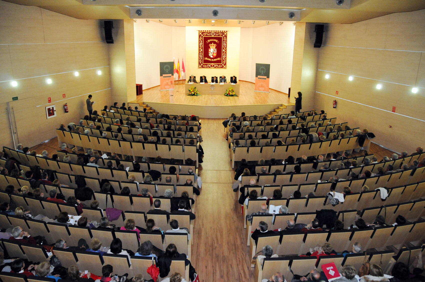 Paraninfo de la Universidad de Castilla-La Mancha en Cuenca durante un acto institucional